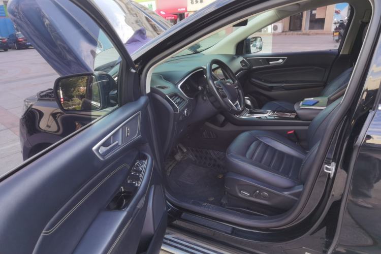 Used Ford Edge 2018 EcoBoost 245 Four-Wheel Drive Titanium 7-Seater Driver Seat