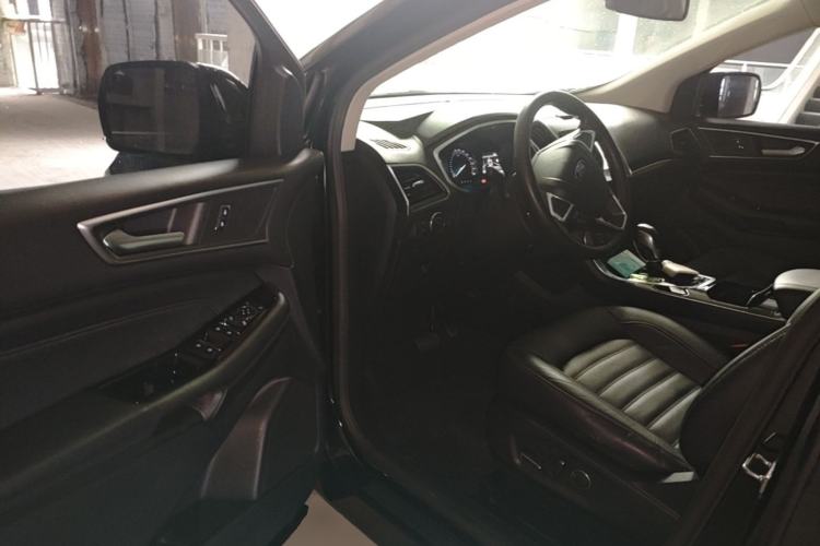Used Ford Edge 2018 EcoBoost 245 Four-Wheel Drive Titanium 7-Seater Driver Seat
