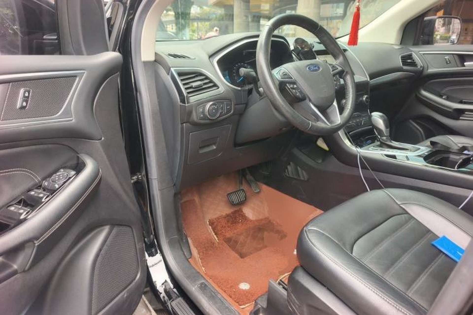 Used Ford Edge 2018 EcoBoost 245 Four-Wheel Drive Titanium 7-Seater Driver Seat