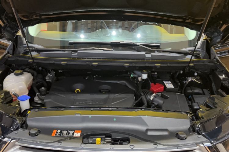 Used Ford Edge 2018 EcoBoost 245 Two-Wheel-Drive Titanium 7-Seater China V Standard Engine Bay