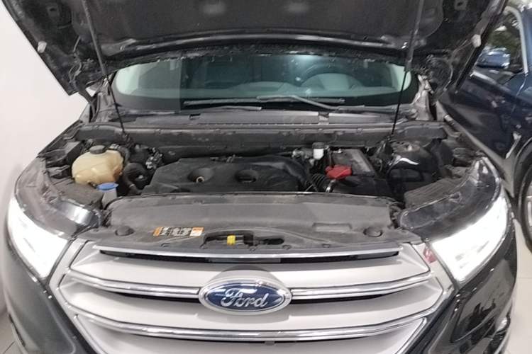 Used Ford Edge 2018 EcoBoost 245 Two-Wheel-Drive Platinum Edition 7-Seater China V Emission Standard Engine Bay