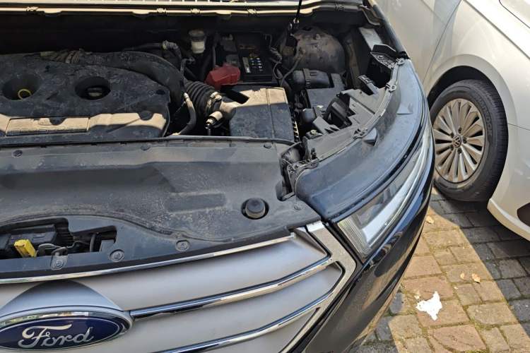 Used Ford Edge 2018 EcoBoost 245 Four-Wheel Drive Titanium 7-Seater Engine Bay Left