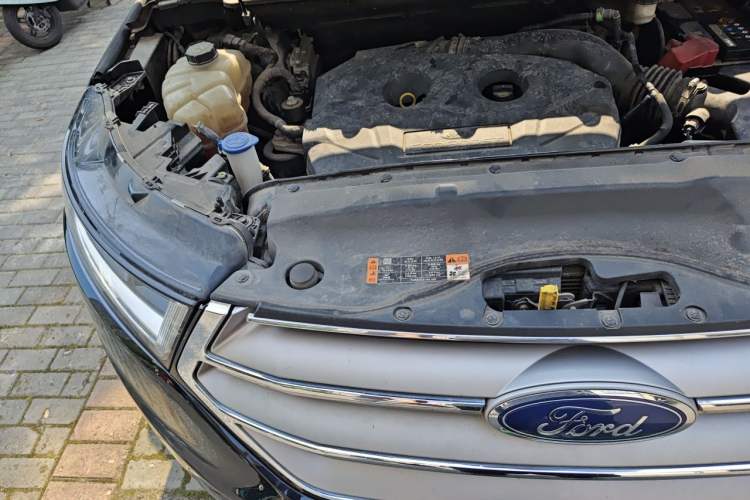 Used Ford Edge 2018 EcoBoost 245 Four-Wheel Drive Titanium 7-Seater Engine Bay Right