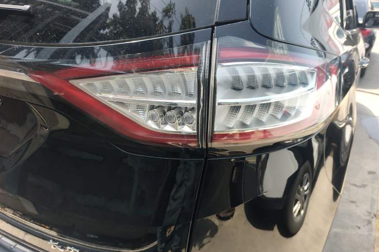Used Ford Edge 2018 EcoBoost 245 Two-Wheel-Drive Titanium 7-Seater China V Standard Exterior 3