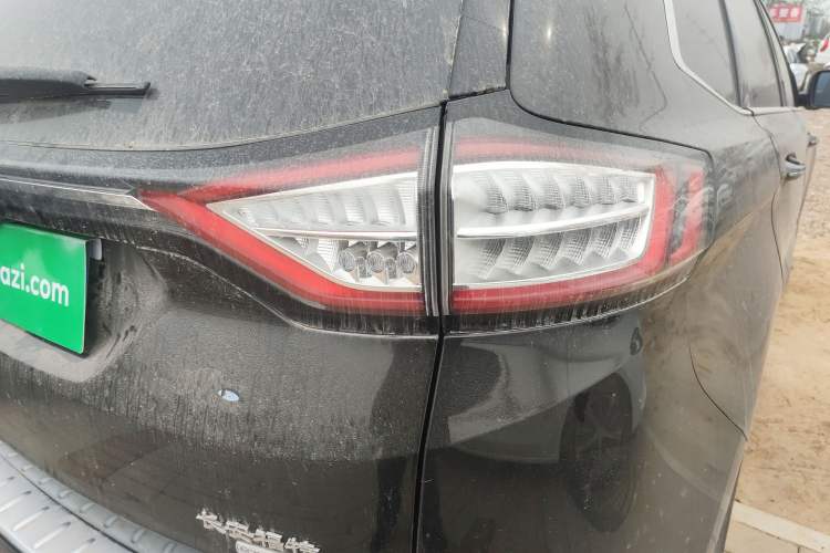 Used Ford Edge 2018 EcoBoost 245 Two-Wheel-Drive Titanium 7-Seater China V Standard Exterior 3