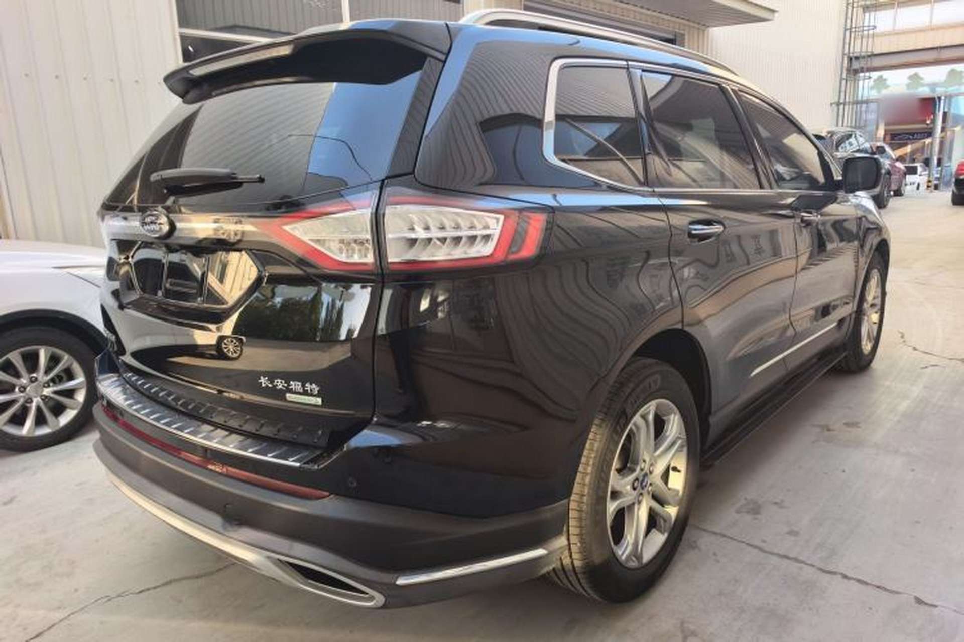 Used Ford Edge 2018 EcoBoost 245 Two-Wheel-Drive Titanium 7-Seater China V Standard Exterior 3
