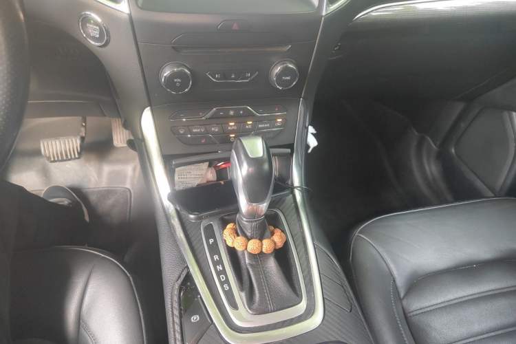 Used Ford Edge 2018 EcoBoost 245 Two-Wheel-Drive Titanium 7-Seater China V Standard Gear Lever