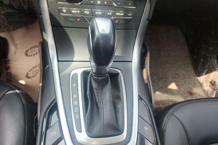 Used Ford Edge 2018 EcoBoost 245 Two-Wheel-Drive Titanium 7-Seater China V Standard Gear Lever