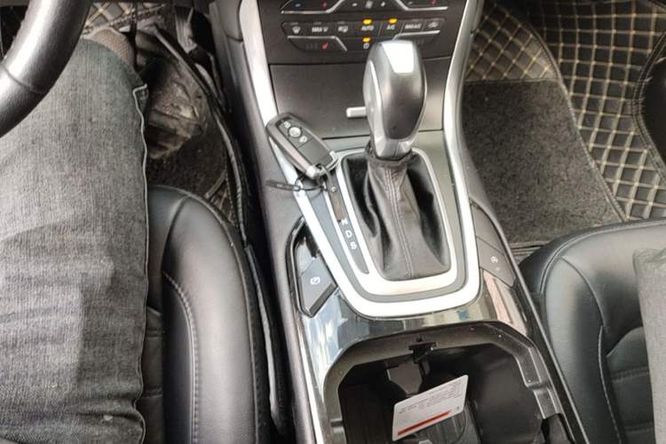 Used Ford Edge 2018 EcoBoost 245 Two-Wheel-Drive Titanium 7-Seater China VI Standard Gear Lever