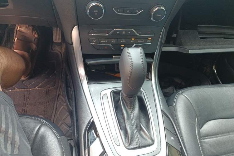 Used Ford Edge 2018 EcoBoost 245 Two-Wheel-Drive Titanium 7-Seater China V Standard Gear Lever