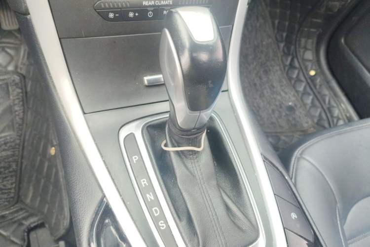 Used Ford Edge 2018 EcoBoost 245 Two-Wheel-Drive Platinum Edition 7-Seater China V Emission Standard Gear Lever