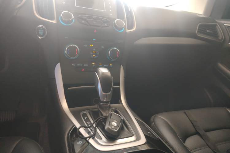 Used Ford Edge 2018 Facelifted EcoBoost 245 Two-Wheel Drive Platinum Edition 5 Seats China VI Standard Gear Lever