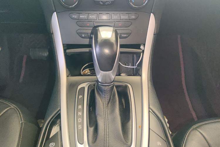 Used Ford Edge 2018 EcoBoost 245 Two-Wheel-Drive Platinum Edition 7-Seater China V Emission Standard Gear Lever