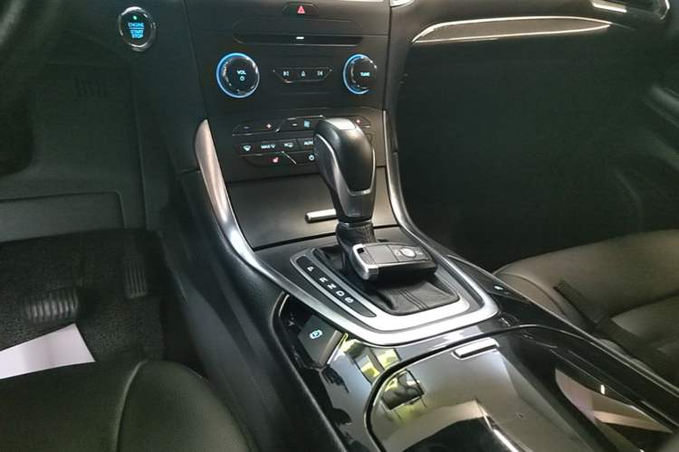 Used Ford Edge 2018 EcoBoost 245 Two-Wheel-Drive Titanium 7-Seater China VI Standard Gear Lever