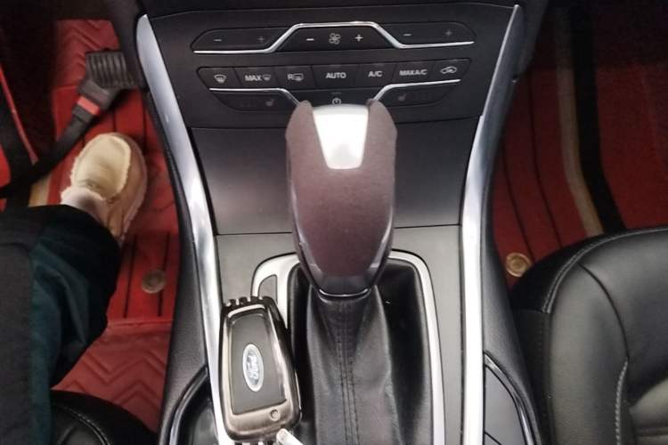 Used Ford Edge 2018 EcoBoost 245 Two-Wheel-Drive Titanium 7-Seater China V Standard Gear Lever