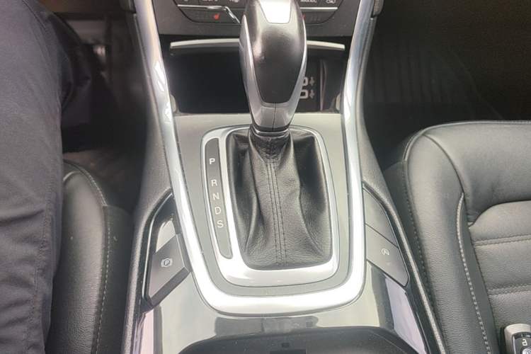 Used Ford Edge 2018 EcoBoost 245 Two-Wheel-Drive Titanium 7-Seater China V Standard Gear Lever