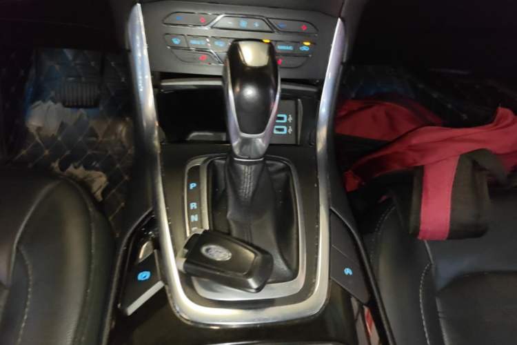 Used Ford Edge 2018 EcoBoost 245 Two-Wheel-Drive Titanium 7-Seater China VI Standard Gear Lever
