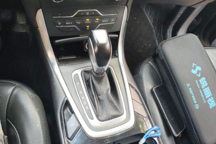 Used Ford Edge 2018 EcoBoost 245 Two-Wheel-Drive Titanium 7-Seater China VI Standard Gear Lever