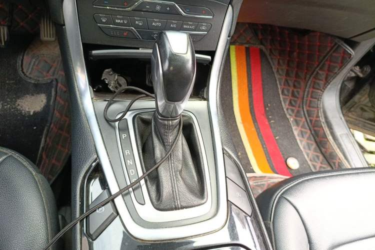 Used Ford Edge 2018 EcoBoost 245 Two-Wheel-Drive Titanium 7-Seater China V Standard Gear Lever