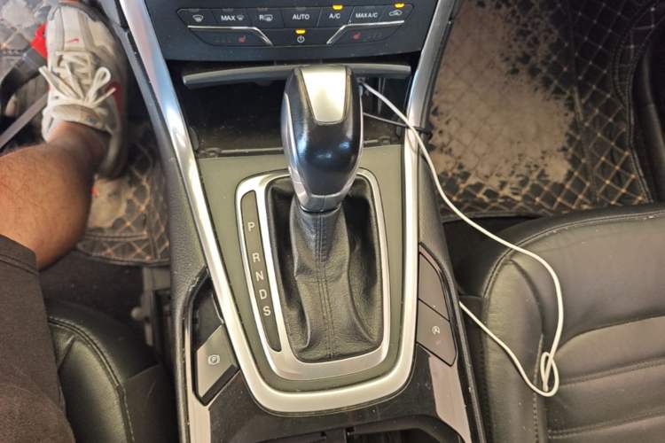 Used Ford Edge 2018 EcoBoost 245 Two-Wheel-Drive Titanium 7-Seater China V Standard Gear Lever