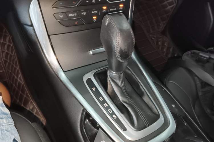 Used Ford Edge 2018 EcoBoost 245 Two-Wheel-Drive Titanium 7-Seater China V Standard Gear Lever