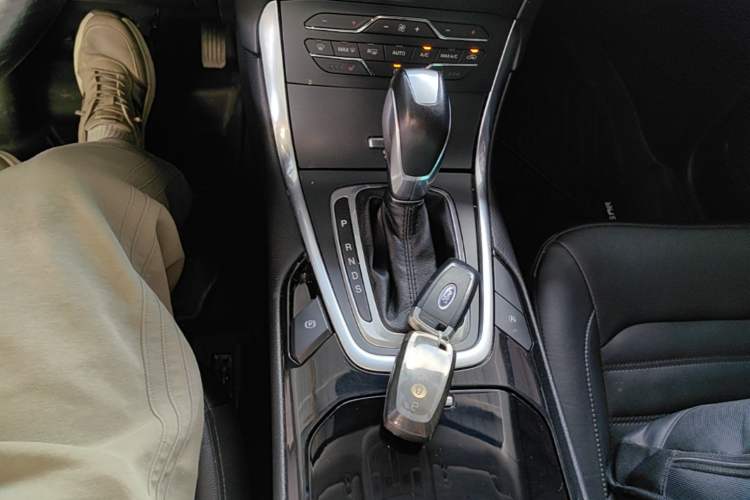 Used Ford Edge 2018 EcoBoost 245 Two-Wheel-Drive Titanium 7-Seater China V Standard Gear Lever