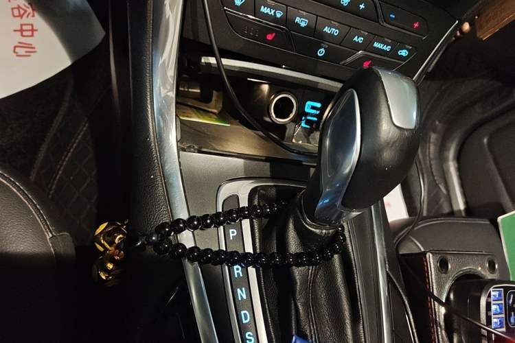 Used Ford Edge 2018 EcoBoost 245 Two-Wheel-Drive Titanium 7-Seater China V Standard Gear Lever