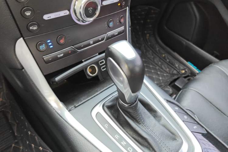 Used Ford Edge 2018 EcoBoost 245 Four-Wheel Drive Titanium 7-Seater Gear Lever