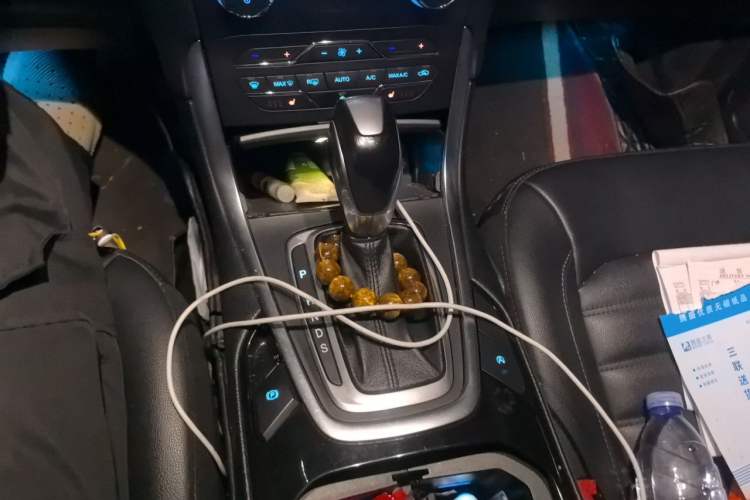 Used Ford Edge 2018 EcoBoost 245 Two-Wheel-Drive Titanium 7-Seater China VI Standard Gear Lever