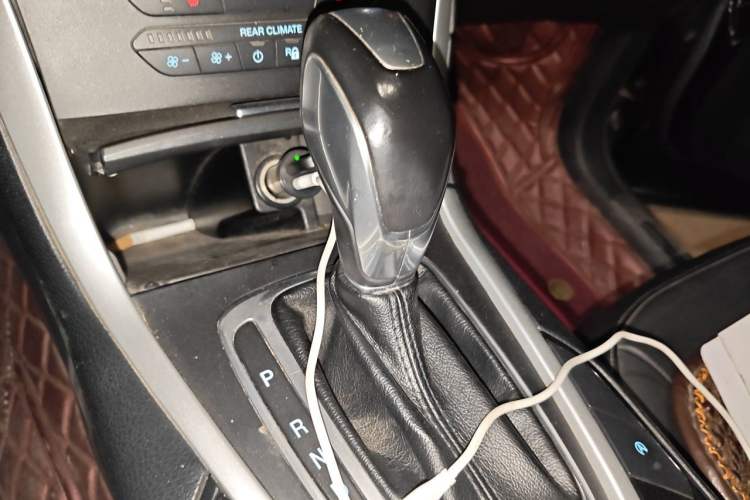 Used Ford Edge 2018 EcoBoost 245 Two-Wheel-Drive Platinum Edition 7-Seater China V Emission Standard Gear Lever