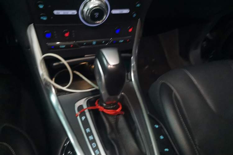 Used Ford Edge 2018 EcoBoost 245 Four-Wheel Drive Titanium 7-Seater Gear Lever