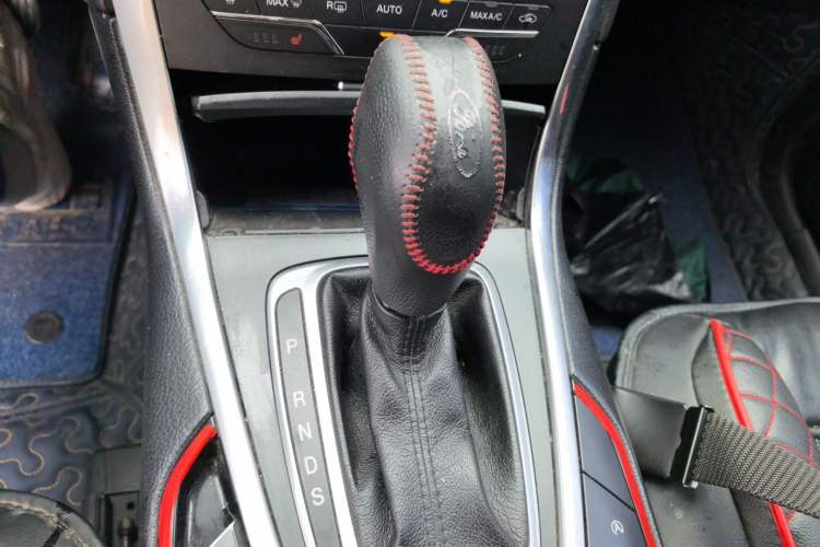 Used Ford Edge 2018 EcoBoost 245 Two-Wheel-Drive Titanium 7-Seater China V Standard Gear Lever