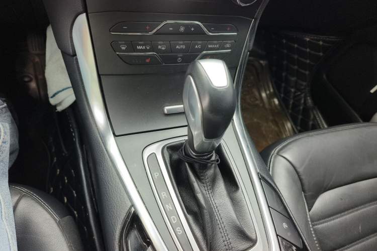 Used Ford Edge 2018 EcoBoost 245 Two-Wheel-Drive Titanium 7-Seater China V Standard Gear Lever