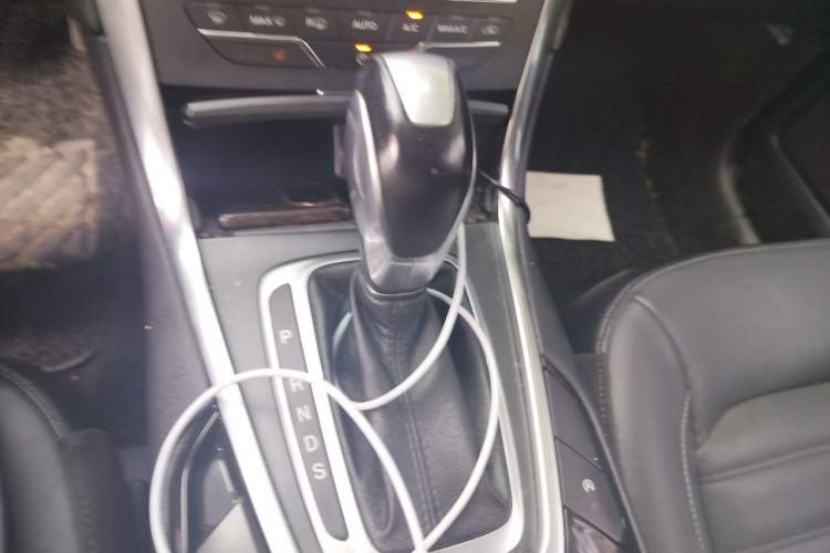 Used Ford Edge 2018 EcoBoost 245 Two-Wheel-Drive Titanium 7-Seater China V Standard Gear Lever