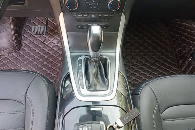 Used Ford Edge 2018 EcoBoost 245 Two-Wheel-Drive Platinum Edition 7-Seater China V Emission Standard Gear Lever