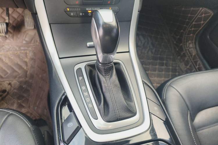 Used Ford Edge 2018 EcoBoost 245 Two-Wheel-Drive Platinum Edition 7-Seater China V Emission Standard Gear Lever
