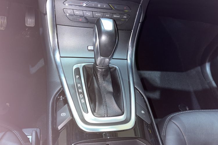 Used Ford Edge 2018 EcoBoost 245 Two-Wheel-Drive Titanium 7-Seater China V Standard Gear Lever