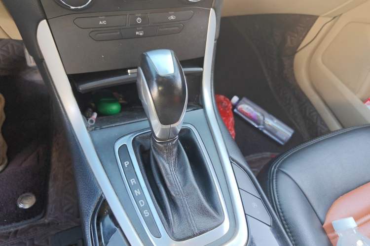 Used Ford Edge 2018 EcoBoost 245 Two-Wheel-Drive Titanium 5-Seater China VI Standard Gear Lever