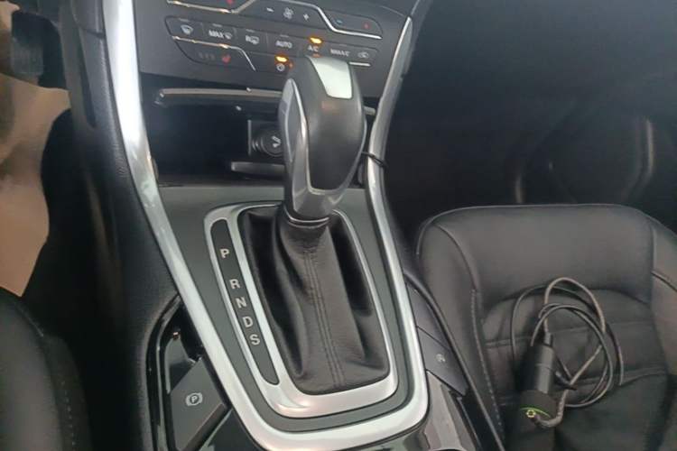 Used Ford Edge 2018 EcoBoost 245 Two-Wheel-Drive Titanium 7-Seater China V Standard Gear Lever