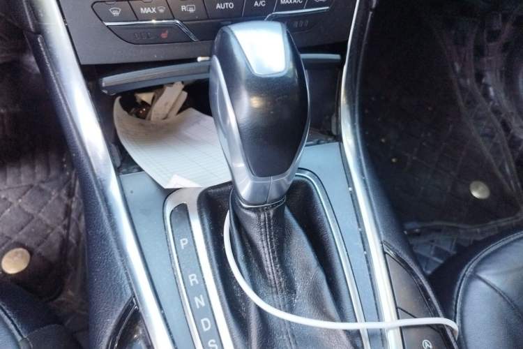 Used Ford Edge 2018 EcoBoost 245 Four-Wheel Drive Titanium 7-Seater Gear Lever