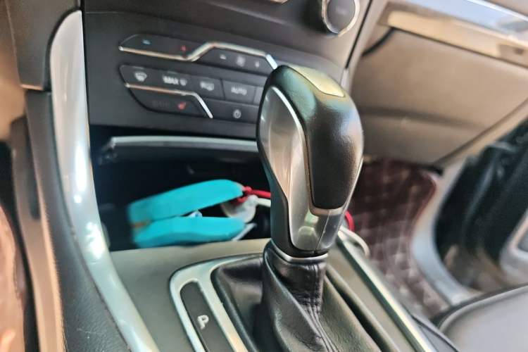 Used Ford Edge 2018 EcoBoost 245 Two-Wheel-Drive Titanium 7-Seater China V Standard Gear Lever