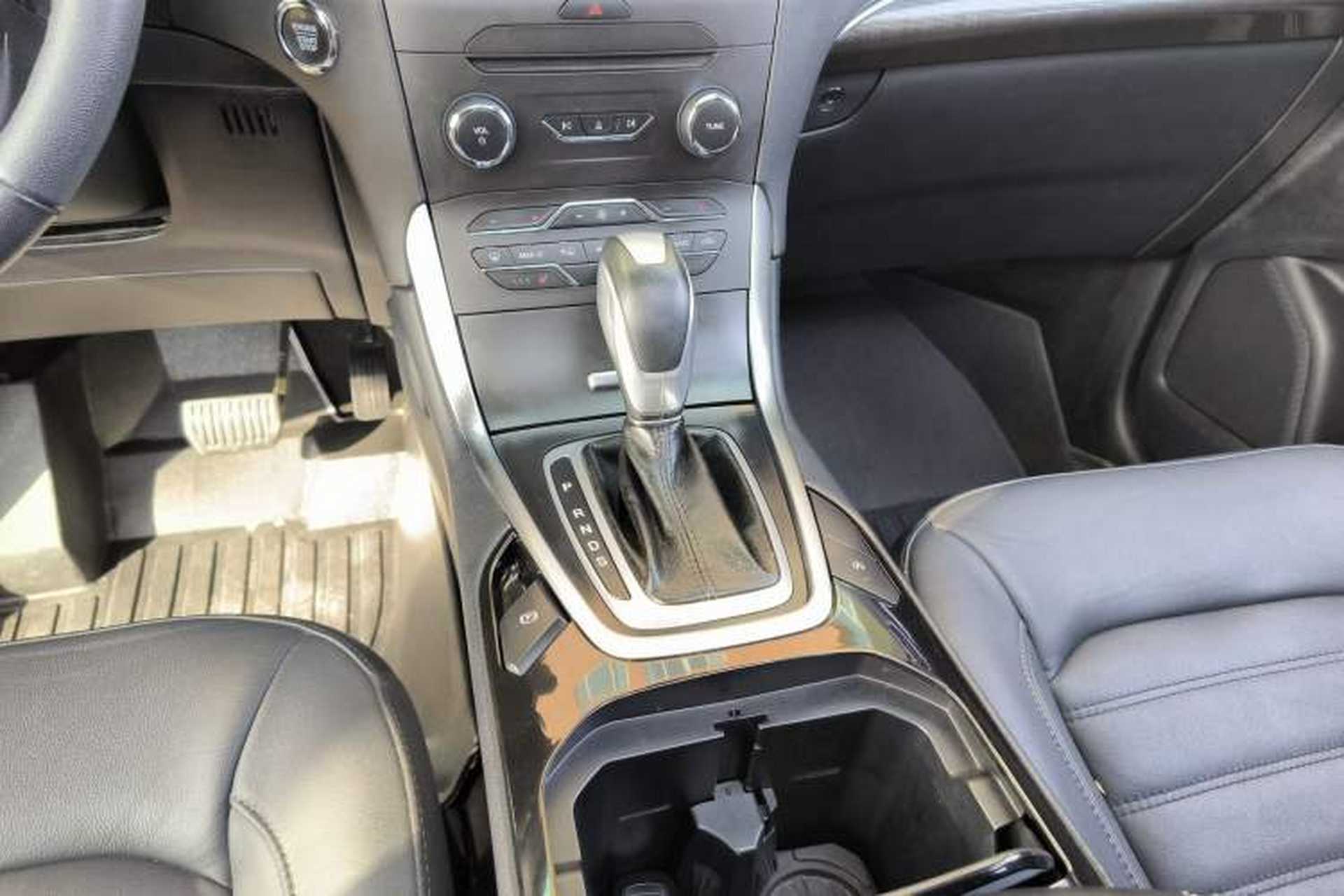 Used Ford Edge 2018 EcoBoost 245 Two-Wheel-Drive Titanium 7-Seater China V Standard Gear Lever