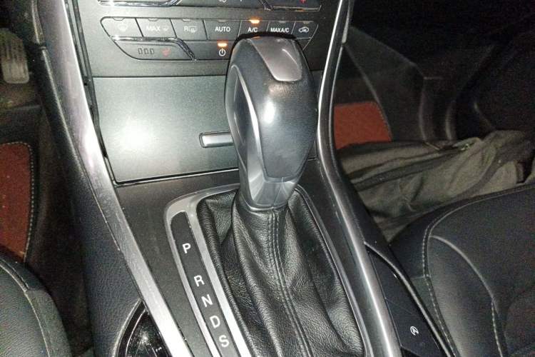 Used Ford Edge 2018 EcoBoost 245 Two-Wheel-Drive Titanium 7-Seater China VI Standard Gear Lever