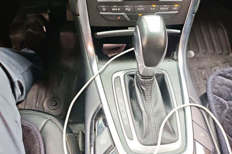 Used Ford Edge 2018 EcoBoost 245 Two-Wheel-Drive Titanium 7-Seater China VI Standard Gear Lever