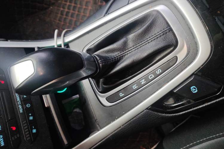 Used Ford Edge 2018 EcoBoost 245 Two-Wheel-Drive Platinum Edition 7-Seater China V Emission Standard Gear Lever