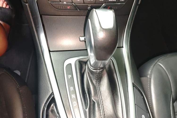 Used Ford Edge 2018 EcoBoost 245 Four-Wheel Drive Titanium 7-Seater Gear Lever