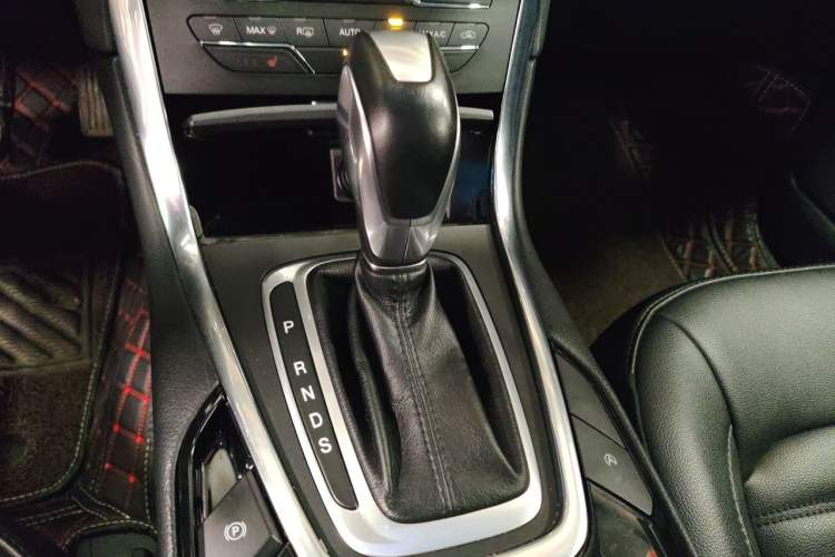 Used Ford Edge 2018 EcoBoost 245 Two-Wheel-Drive Titanium 7-Seater China V Standard Gear Lever