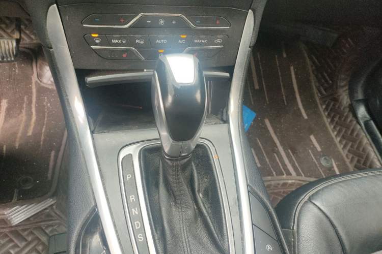 Used Ford Edge 2018 EcoBoost 245 Two-Wheel-Drive Titanium 7-Seater China V Standard Gear Lever