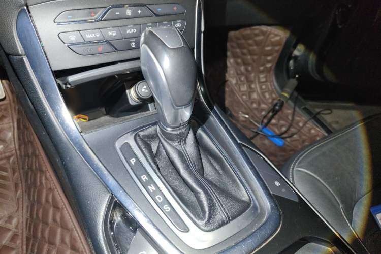Used Ford Edge 2018 EcoBoost 245 Two-Wheel-Drive Titanium 7-Seater China V Standard Gear Lever
