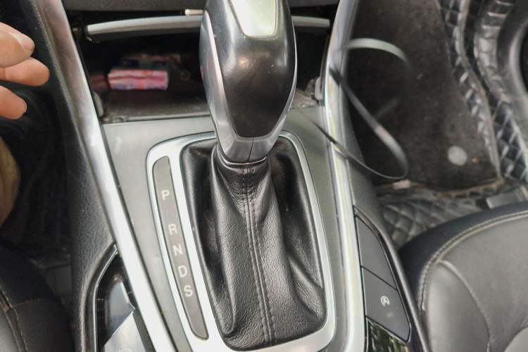 Used Ford Edge 2018 EcoBoost 245 Two-Wheel-Drive Titanium 7-Seater China V Standard Gear Lever